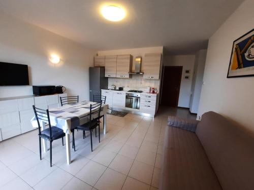 a kitchen and dining room with a table and chairs at 200 passi in Cannero Riviera