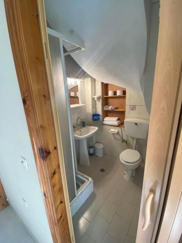a bathroom with a toilet and a sink at Villa-Litsa in Leptokaria
