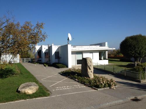 Gallery image of Country Lake Villa in Breitenbrunn
