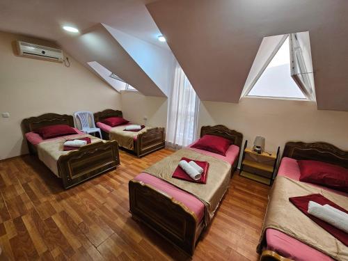 מיטה או מיטות בחדר ב-Imeri Hotel