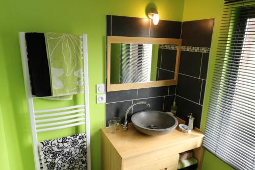 Bathroom sa Ndila Cottage avec piscine exclusive