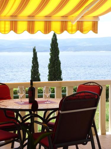 ON THE BEACH 4-pax Apartment A2 with a terrace & sea view