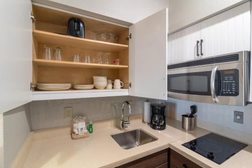 Una cocina o zona de cocina en Staybridge Suites Longview by IHG