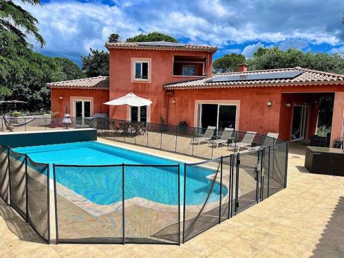 Élégante Villa avec piscine protégée