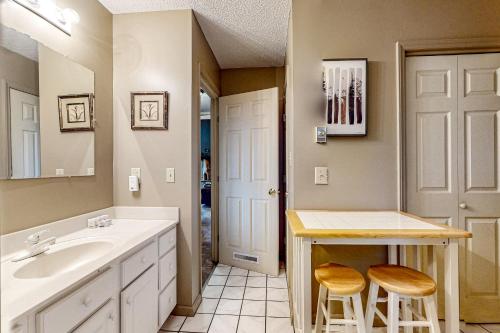 a bathroom with a sink and a counter with two stools at Briarcliff Mountain View Lodge in Blowing Rock