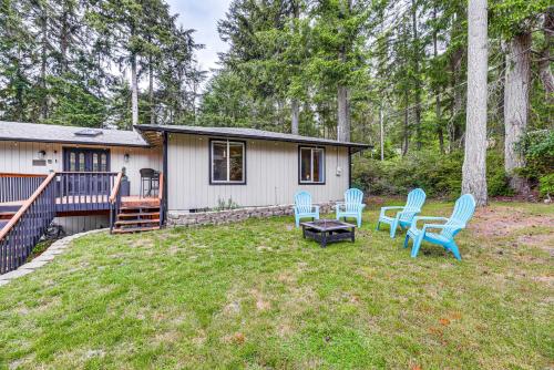 Gallery image of Anderson Island Home with Deck Steps to Lake! in Johnson Landing