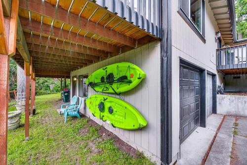 Gallery image of Anderson Island Home with Deck Steps to Lake! in Johnson Landing