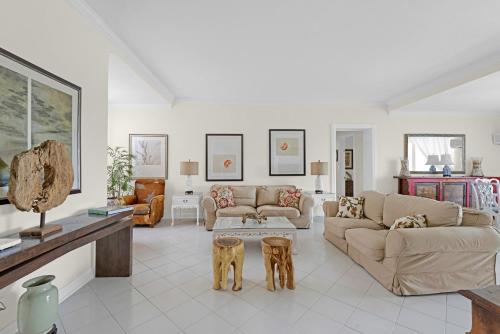 Wave Song - Stunning apartment on beach with pool