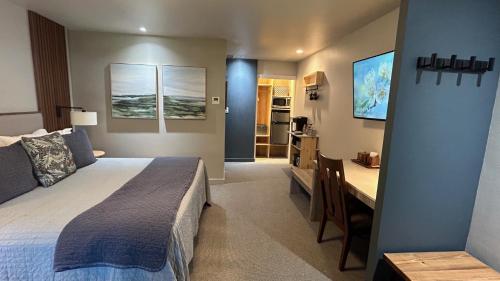 Ένα ή περισσότερα κρεβάτια σε δωμάτιο στο Discovery Inn