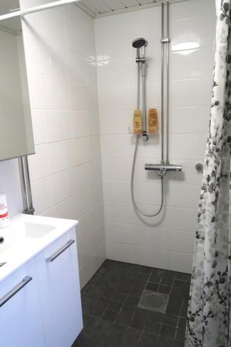 a bathroom with a shower and a sink at Antons Gästhem in Kökar