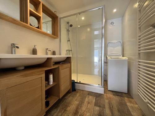 Ένα μπάνιο στο Le Chant des Pierres - En Coeur de Ville