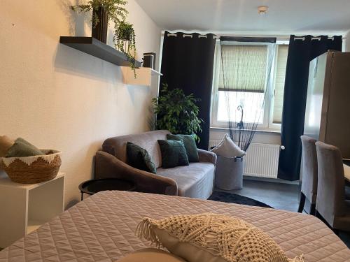 Χώρος καθιστικού στο APARTMENT 24h CHECK IN - MODERN APARTMENT - STUDIO IN GOOD LOCATED - KLEIN aber FEIN in METROPOLE FRANKFURT