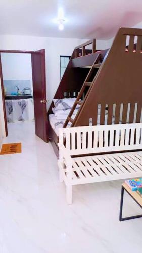 Ένα ή περισσότερα κρεβάτια σε δωμάτιο στο Marcus Tiny Home in Cabanatuan