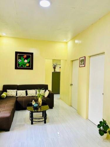 TV a/nebo společenská místnost v ubytování Debzyph Happy Home