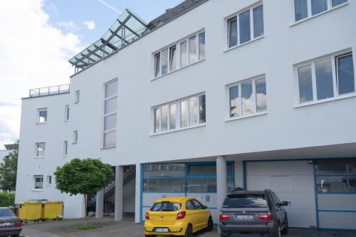 a yellow car parked in front of a building at RANGE - Apartments - Küche - WLAN - Netflix - 1-7 Personen in Fellbach