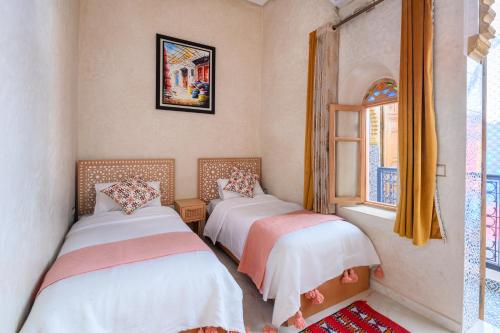 Luxurious Riad Center Rabat Dar Al Jeldにあるベッド