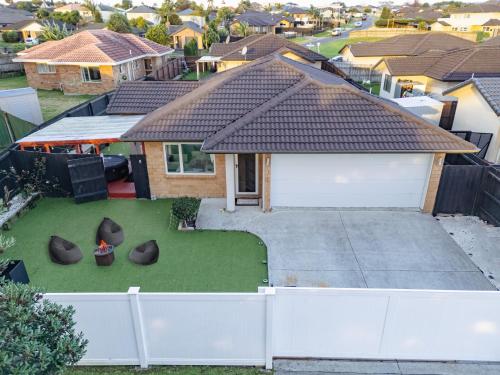 an aerial view of a house with a white fence at Lux 4 Bedroom in Auckland with Spa and Light Breakfast in Auckland