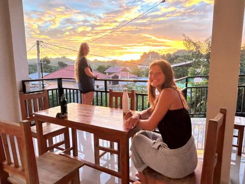 Balkoni atau teres di FOUR-G Home Stay & Komodo Tour