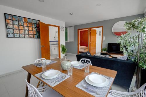a dining room and living room with a table and chairs at Amazing apartment close to Foro Sol Colonia Roma Airport and Downtown in Mexico City