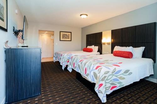 Postel nebo postele na pokoji v ubytování San Marco Inn East - Jacksonville