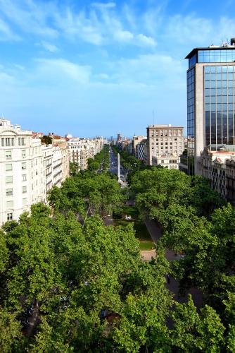 a view of a city with trees and buildings at Hotel Casa Fuster G.L Monumento in Barcelona