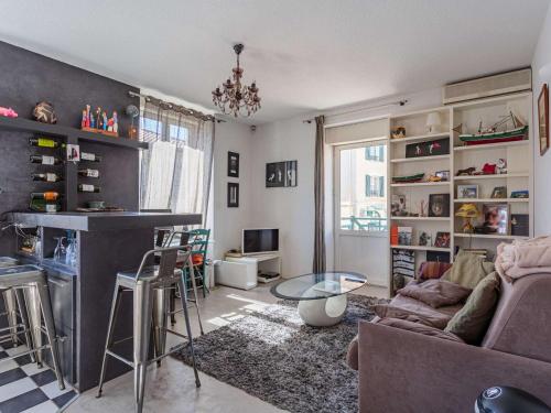Appartement cosy au cœur des Halles de Biarritz, à 10 min des plages, avec balcon et wifi gratuit - FR-1-3-609