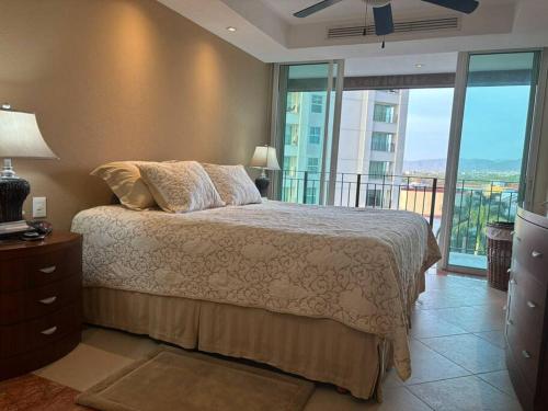 Ένα ή περισσότερα κρεβάτια σε δωμάτιο στο Grand V Beach Front Condo Torre 2000