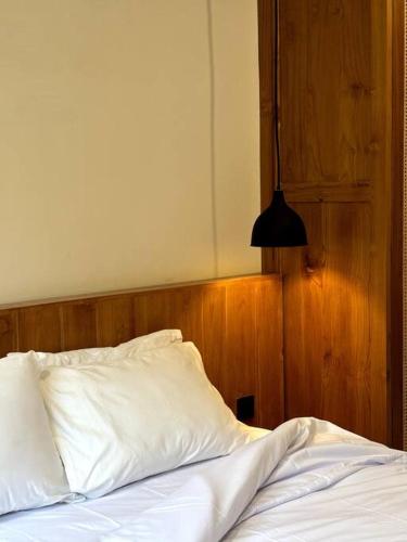 Postel nebo postele na pokoji v ubytování Modern 2BR Tropical Villa