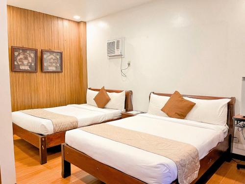 a room with two beds in a room at Hortz Hotels And Resorts in Tagaytay
