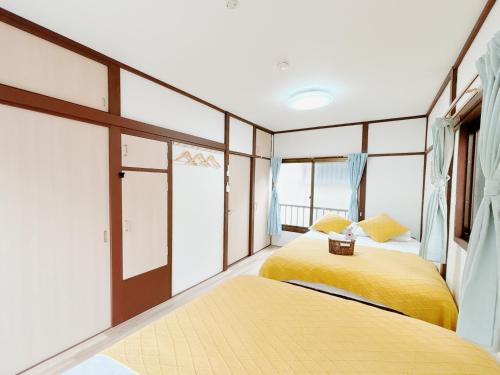 Ένα ή περισσότερα κρεβάτια σε δωμάτιο στο Ikebukuro area, two layer house, double subway,3 min walk to stn, 双地铁车站步行3分 直达新宿 涩谷 银座 池袋 皇居 最大6人