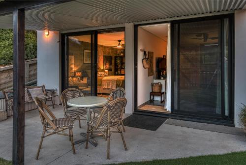 Patio nebo venkovní prostory v ubytování SALT Luxury Couples Bungalow