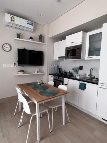 Η κουζίνα ή μικρή κουζίνα στο Lotus Apartment Hawana Salalah