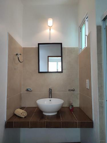 Un baño de Adelfa Suites