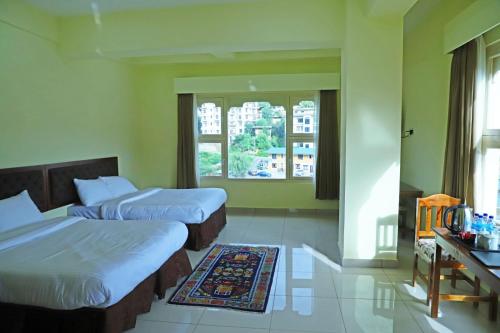 Postel nebo postele na pokoji v ubytování Hotel Bhutan Kubera