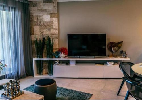 a living room with a flat screen tv on a white entertainment center at Luxe apartment Del Mare in Podstrana