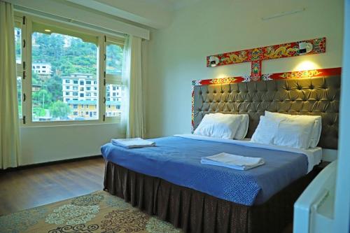 Postel nebo postele na pokoji v ubytování Hotel Bhutan Kubera