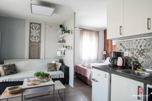 Kuchyň nebo kuchyňský kout v ubytování Pomegranade Luxury Apartment