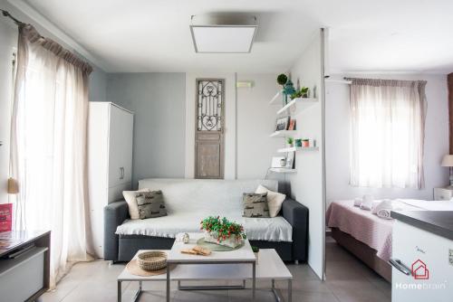 Postel nebo postele na pokoji v ubytování Pomegranade Luxury Apartment