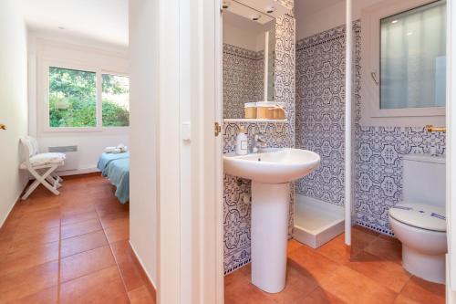 Koupelna v ubytování Villa con piscina privada en Begur