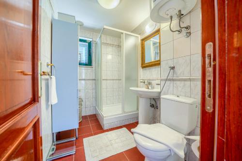 a bathroom with a toilet and a sink at Villa Rasotica Relaxing Villa with Heated Pool, Perfect for Families in Sumartin