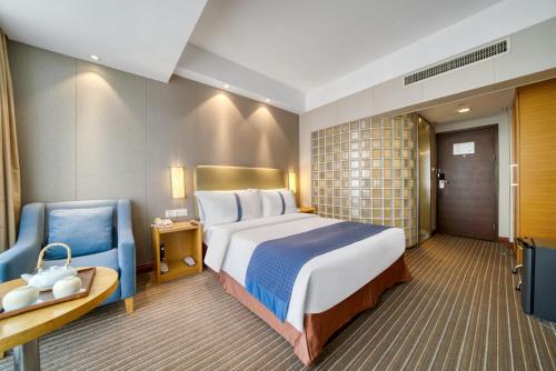 Ένα ή περισσότερα κρεβάτια σε δωμάτιο στο Hangzhou Haixin Hotel