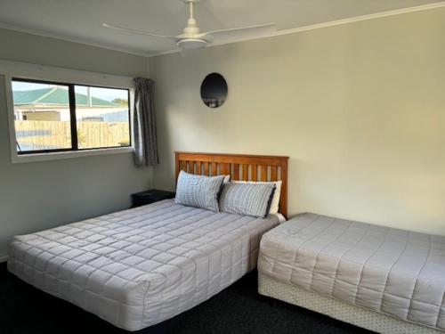 Una cama o camas en una habitación de Kiwi Cabins