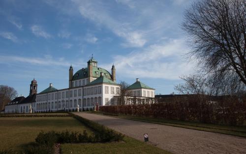 Galeriebild der Unterkunft Fredensborg Vandrerhjem, i Kongens baghave in Fredensborg