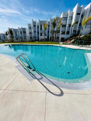Logement moderne et cosy avec piscine, jacuzzi, salle de sport et billard