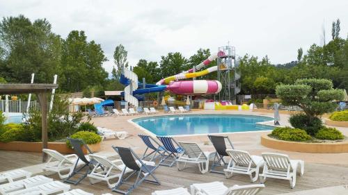 Mobil Home vue sur le lac dans un camping 4 étoiles à Cadenet