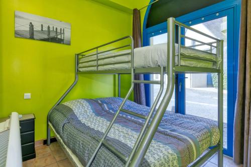 En eller flere senge i et værelse på Jahier Appartement Croisic