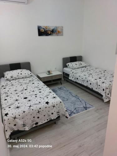 Postel nebo postele na pokoji v ubytování Rooms By the way M17