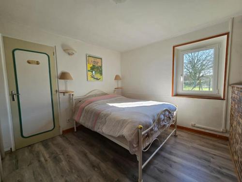 a bedroom with a bed and a window at Ancien gîte de chasse, calme & nature in Saint-Michel-Tubœuf