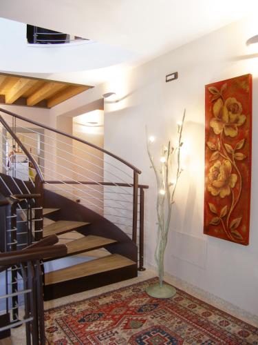 a staircase in a house with a painting on the wall at Relais Villa Annamaria Bed end Breakfast in Istrana