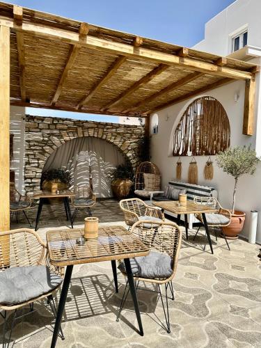 Φωτογραφία από το άλμπουμ του Athina Rooms - Lounge Apartments στην Παροικιά